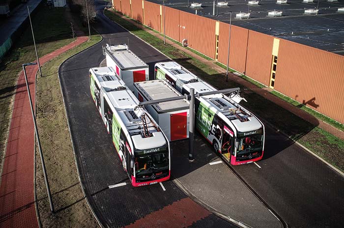 Zum schnellen Nachladen sind die E-Busse mit Dachstromabnehmern von Schunk ausgestattet.